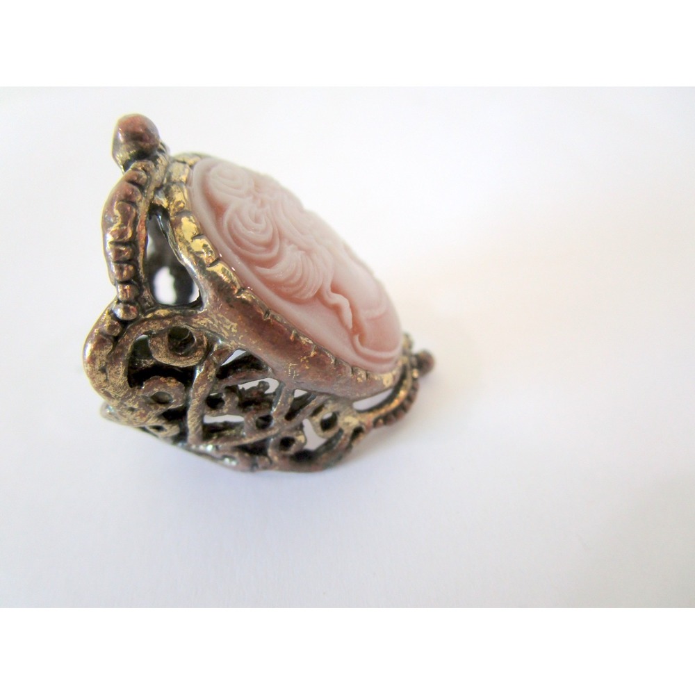 Vintage Pink Cameo Ring Size 7 Woman Wearing Pearls Floral 1.5' Long - Picture 4 of 6